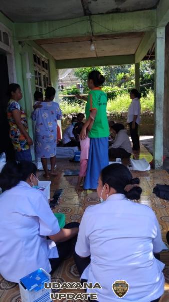 Sinergi TNI dan Tenaga Kesehatan, Babinsa Ende Hadir dalam Kegiatan Posyandu Nuawawo 1