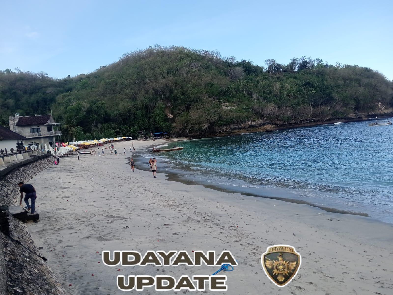 Beri Keamanan Dan Kenyamanan Di Obyek Wisata, Babinsa Koramil Nusa Penida Pantau pantai Crystal Bay