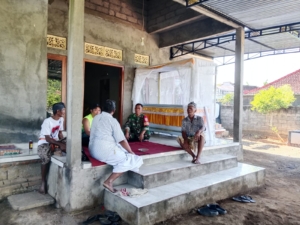 Babinsa Desa Titab Hadir di Tengah Duka Masyarakat, Wujud Kedekatan TNI dengan Rakyat