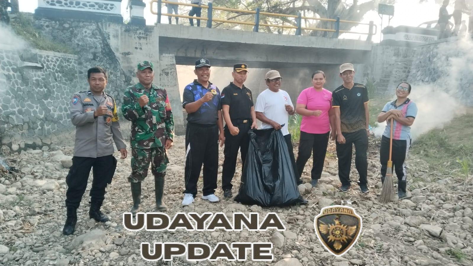 Sinergi TNI, Polri, dan Masyarakat: Koramil 08/Gerokgak Pimpin Aksi Bersih Sampah di Sungai Banyupoh dalam World Cleanup Day 2025