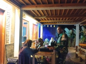 Patroli Malam Koramil 1628-03/Seteluk Wujudkan Rasa Aman di Tengah Masyarakat