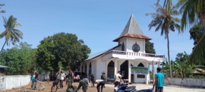 Peringati HUT TNI, Koramil Sulamu Adakan Karya Bakti