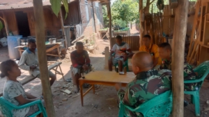 Dekatkan Diri ke Rakyat, Danramil 1618-01/Miotim dan Babinsa Komsos di Bikomi Nilulat