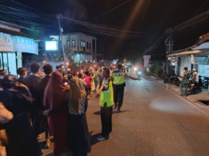 Babinsa 1623-07/Bebandem bersinergi amankan pawai obor memperingati Maulid Nabi Muhammad S.A.W ke 1447 H tahun 2025.