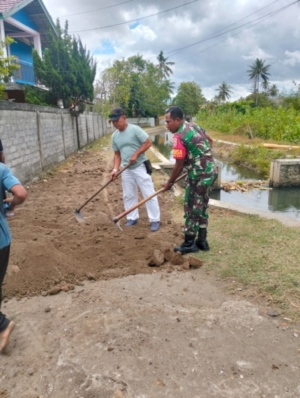 Komsos Babinsa Monta Baru Perkuat Kebersamaan Warga