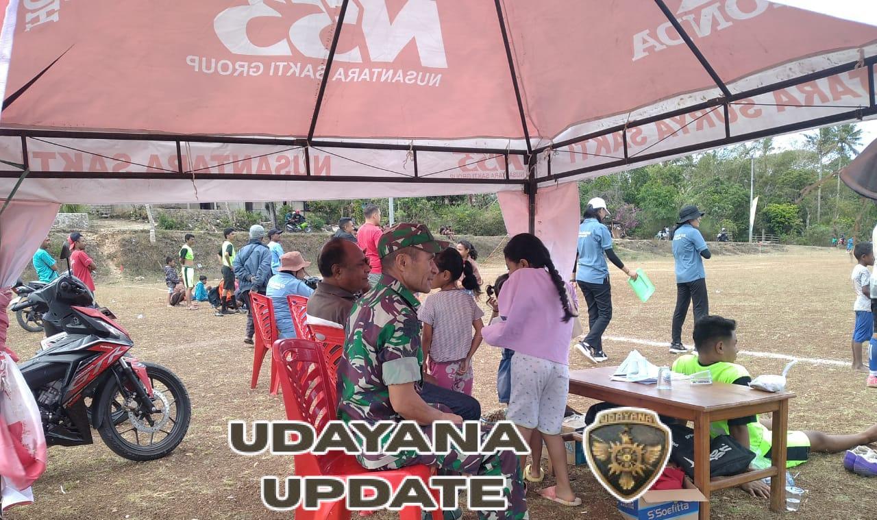 Dukung Kegiatan Olah Raga, Babinsa Koramil 1621-03/Mollo Utara Amankan Pertandingan Sepak Bola Mini