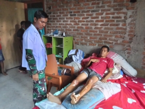 Lebih dari Sekadar Tugas, Yonif TP 834/WM Hadirkan Kasih dan Pengabdian untuk Korban Banjir Sawu