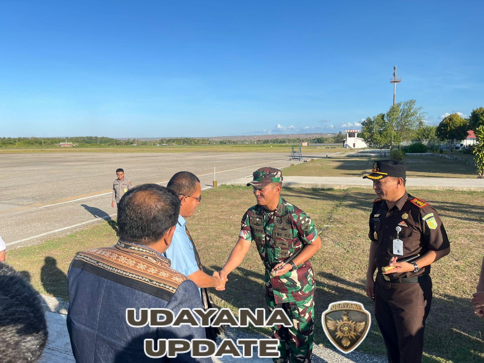 Dandim 1601/Sumba Timur Bersama Forkopimda Sambut Gubernur NTT di Bandara Umbu Mehang Kunda