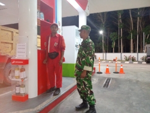 Patroli Malam, Babinsa Koramil 02/Abanteng Ciptakan Kondusifitas Wilayah Binaan