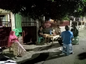 Babinsa Koramil 1628-04/Poto Tano Giat Patroli Malam Jaga Kondusifitas Wilayah