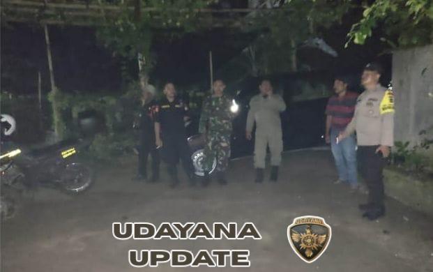 Sertu Hayatullah Bersama Aparat Desa Gelar Patroli Malam di Dusun Tanak Betian
