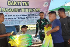 Kodim 1622/Alor Rayakan HUT TNI ke-80 Lewat Pasar Murah untuk Warga