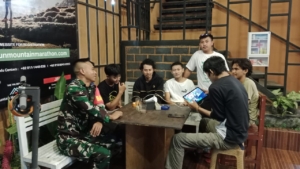 ‎Babinsa Ajak Warga Sembalun Waspadai Cuaca Ekstrem dan Rawat Lingkungan