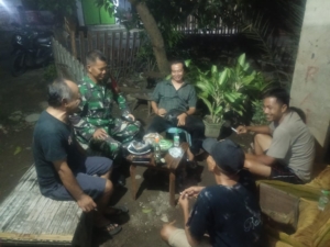 Patroli Ronda Malam, Babinsa Ajak Warga Jaga Kamtibmas