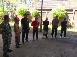 Babinsa 1623-05/Manggis monitoring kegiatan peninjauan TP3SR oleh Wakil Ketua III DPRD Provinsi Bali.