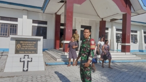 Ibadah Minggu di Gereja Gmit Talaitakumi Nggauk Berjalan Aman Berkat Kehadiran Babinsa