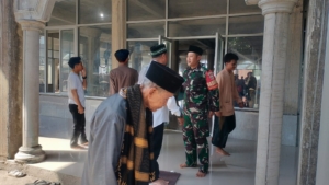 Babinsa Desa Tongo Hadiri Peringatan Maulid Nabi Muhammad SAW di Masjid Nurul Iman