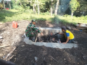 UMKM Arang Kayu, Babinsa Dorong Ekonomi Desa