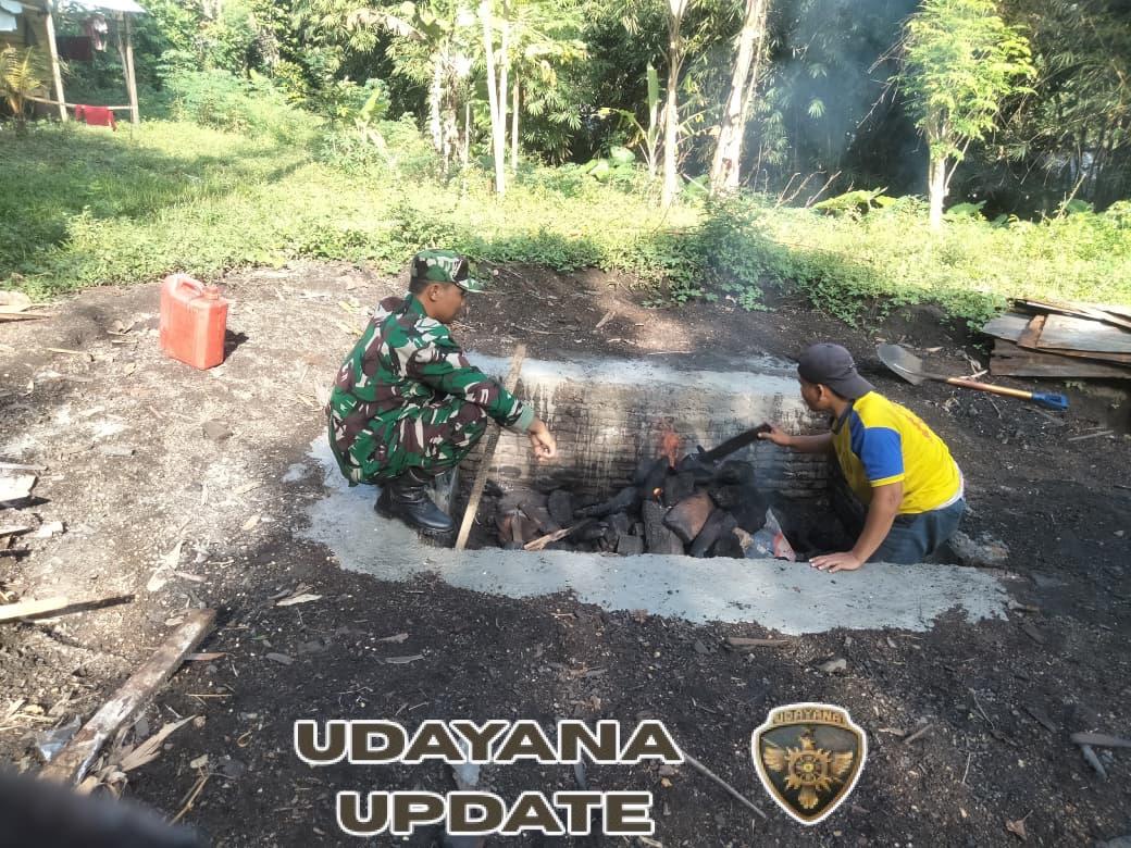 UMKM Arang Kayu, Babinsa Dorong Ekonomi Desa