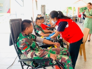 Solidaritas Tanpa Batas, TNI dan PMI Manggarai Rayakan HUT Lewat Donor Darah