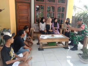 Babinsa Kempo Motivasi Generasi Muda di Dusun Kalate