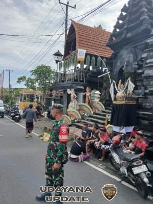 Babinsa Bebalang Bersinergi dengan Bhabinkamtibmas Gelar Patroli Jaga Kegiatan Adat Aman dan Lancar