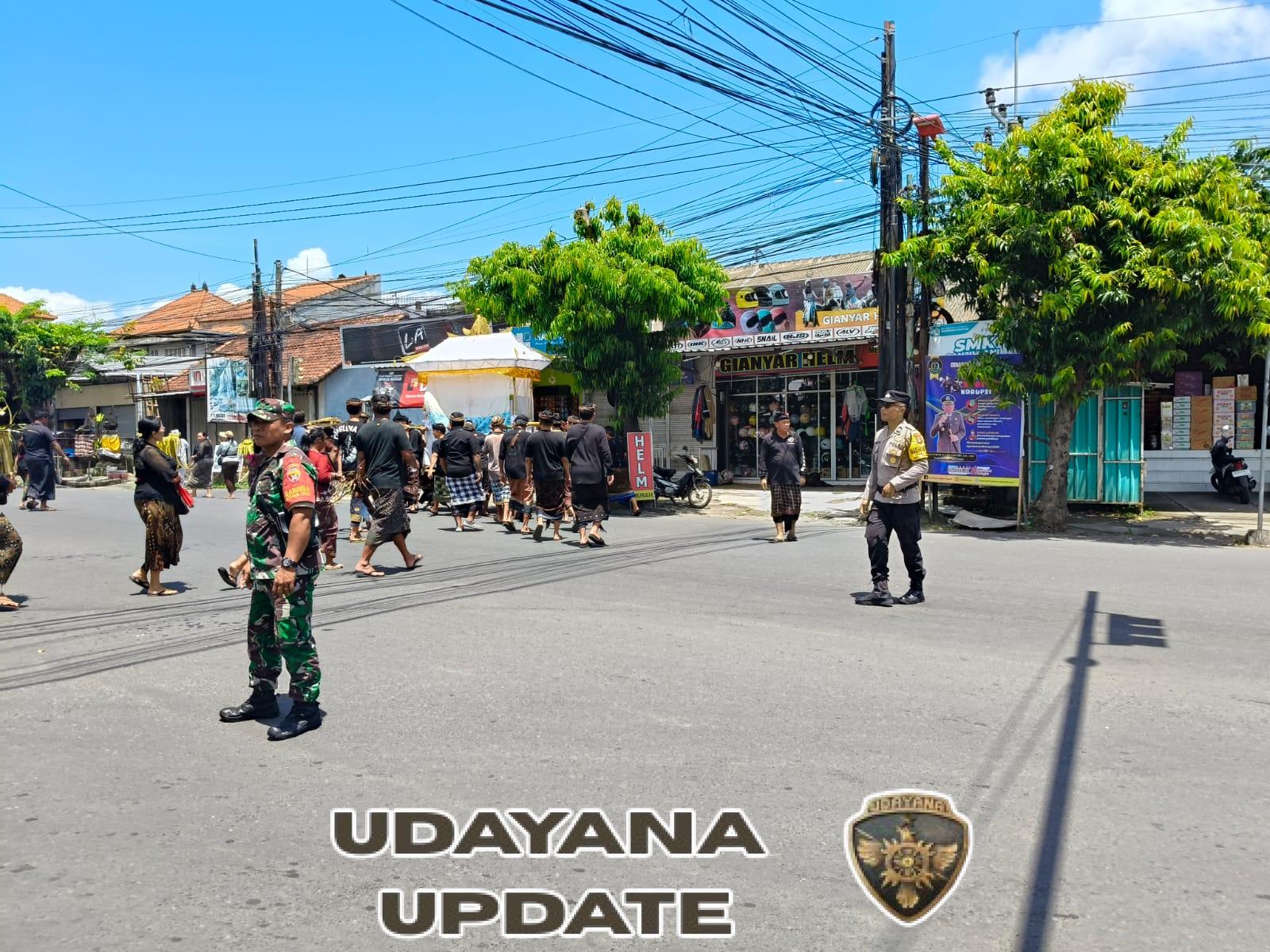 Babinsa Temesi Bersinergi dengan Tiga Pilar Amankan Upacara Pitra Yadnya