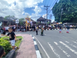 Babinsa Abianbase Bersinergi Amankan Upacara Pitra Yadnya di Setra Adat