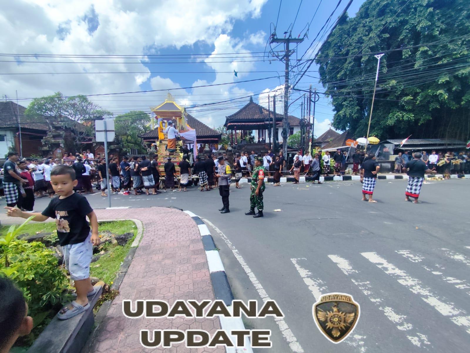 Babinsa Abianbase Bersinergi Amankan Upacara Pitra Yadnya di Setra Adat