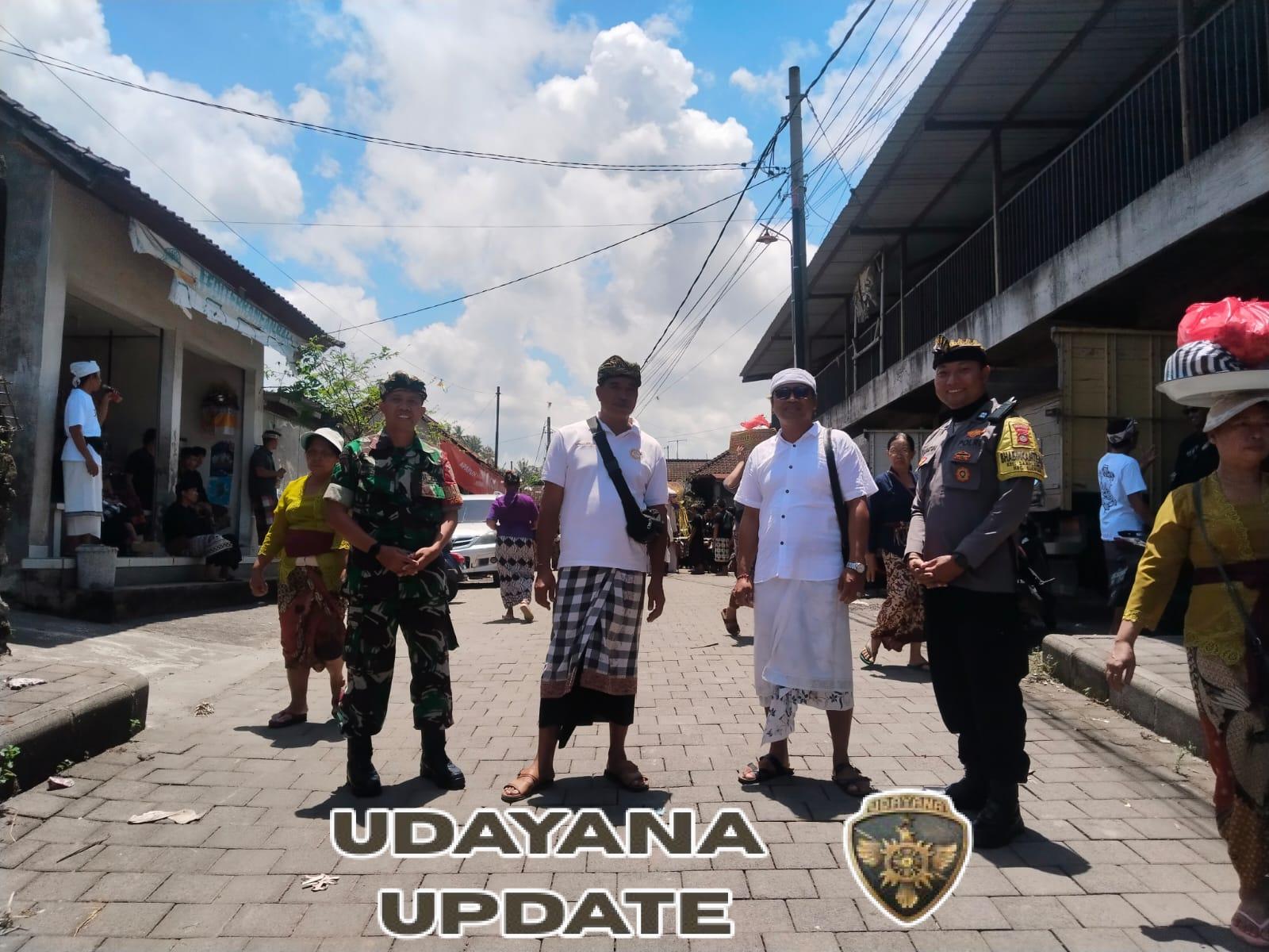 Babinsa Samplangan Bersinergi Amankan Upacara Pitra Yadnya, Wujud Kehadiran TNI di Tengah Warga