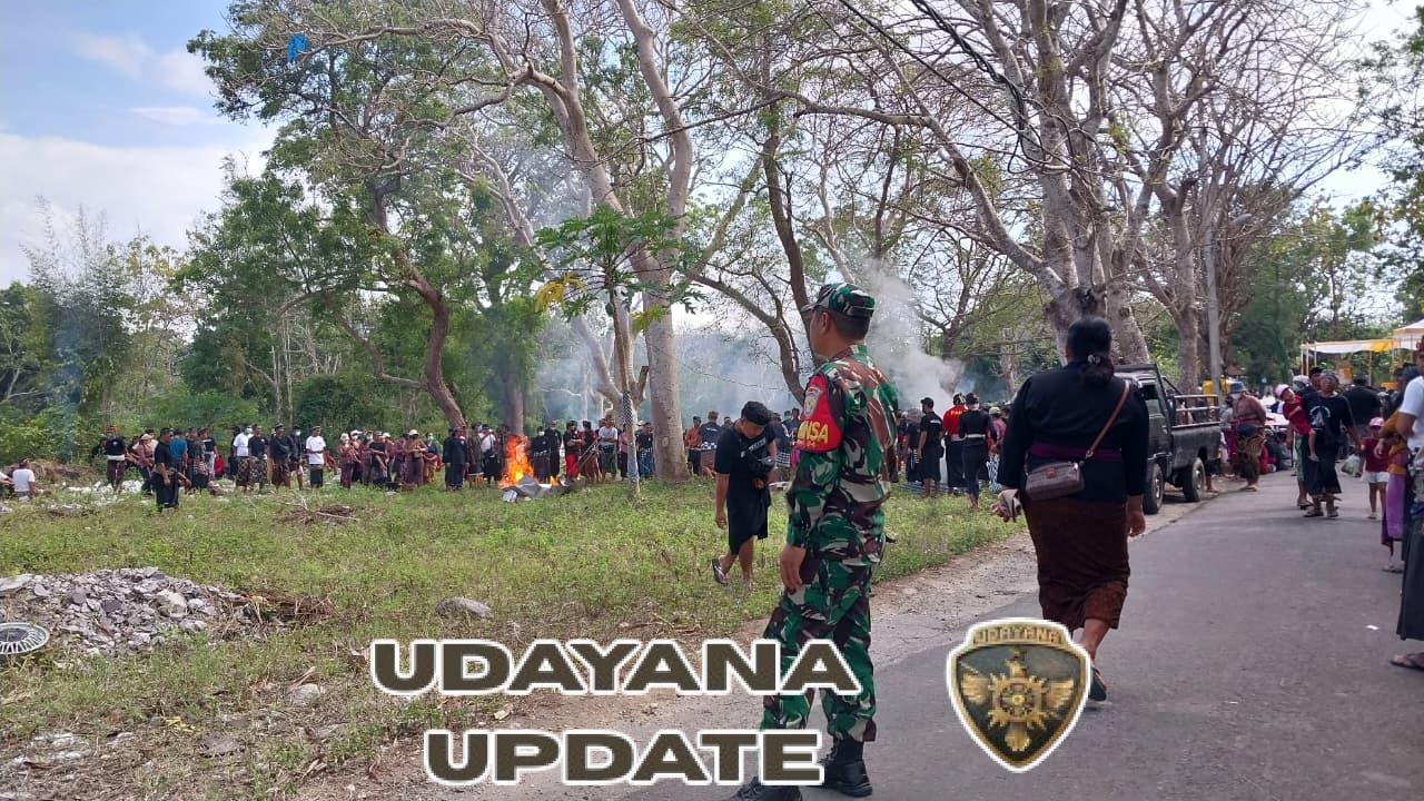 Dua Desa Di Wilayah Gelar Ngaben Massal, Danramil Nusa Penida Utus Babinsa Beri Pengawalan