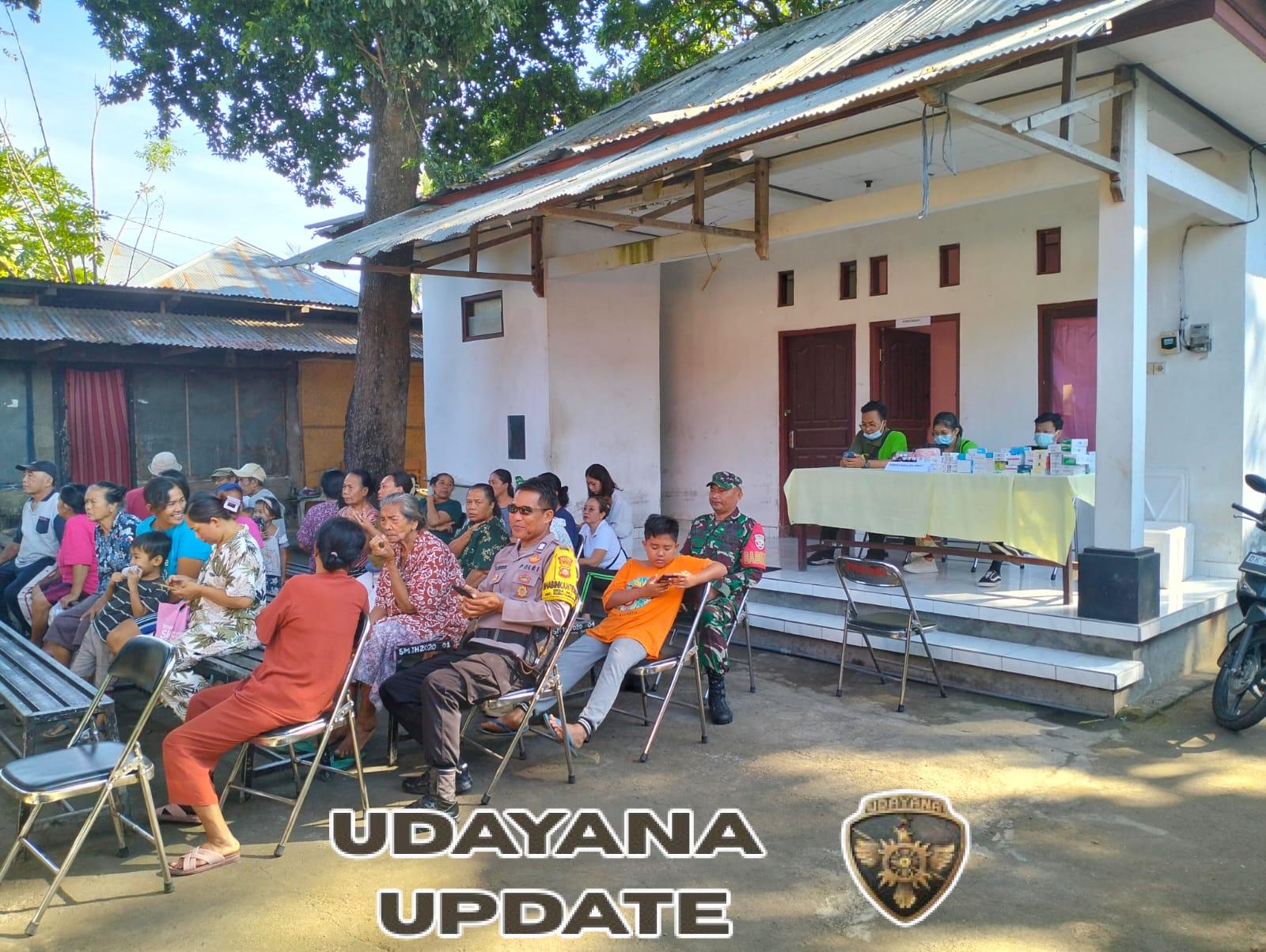 Babinsa Desa Bila ( Kopla Made Mahardika) Bersinergi dengan Bhabinkamtibmas Medampingi dan megawal kegiatan Bakti Sosial dalam rangka HUT RSU Kertha Husada ke 35  untuk meningkatkan Kesehatan Masyarakat