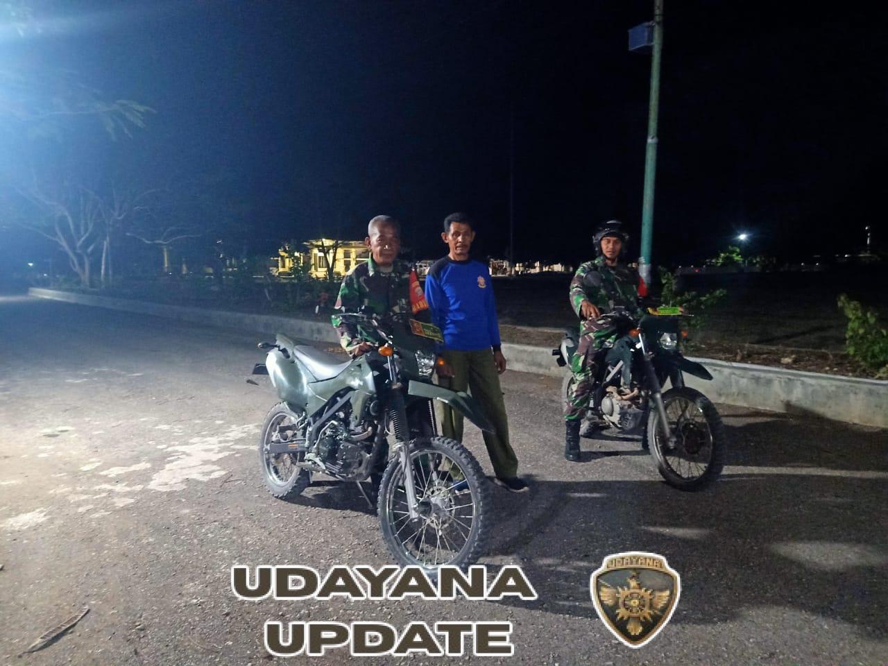 Pastikan Wilayah Aman Babinsa Melaksanakan Patroli Malam