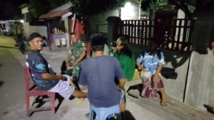 Babinsa Koramil 1628-04/Poto Tano Aktif Laksanakan Patroli Malam Demi Keamanan Warga