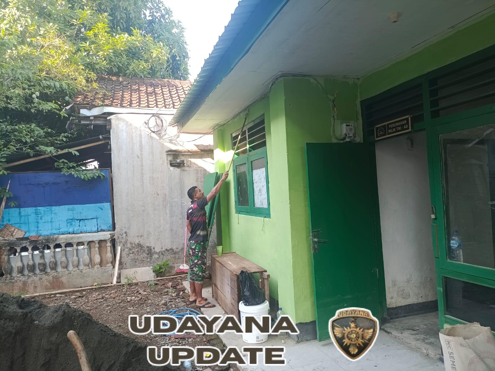 Anggota Koramil 1628-01/Taliwang Laksanakan Pengecatan Rumah Dinas Danramil.