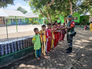 Babinsa Kelurahan Kuang Dampingi Program Makan Bergizi Gratis di SDN 12 Kuang