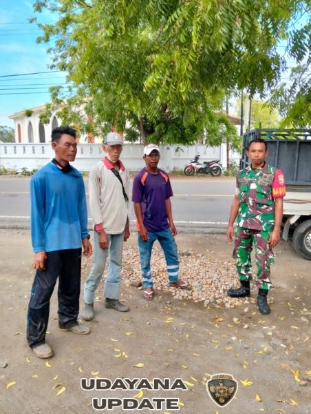 Babinsa Desa Kiantar Ajak Warga Jaga Kamtibmas Lewat Komsos