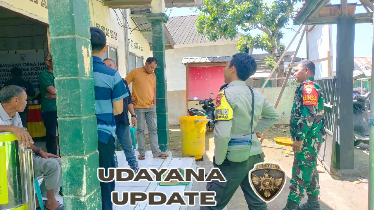 Babinsa dan Bhabinkamtibmas Desa Mantar Gelar Komsos, Ajak Warga Jaga Kamtibmas