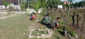 Anggota Koramil 1628-05/Jereweh Laksanakan Pembenahan Pangkalan Demi Kenyamanan Tugas