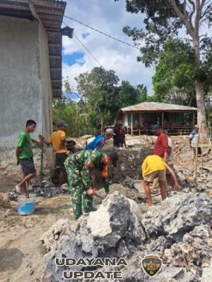 Kopka Umbu Parahi Ajak Masyarakat Bangun Pondasi Teras Menara Gereja