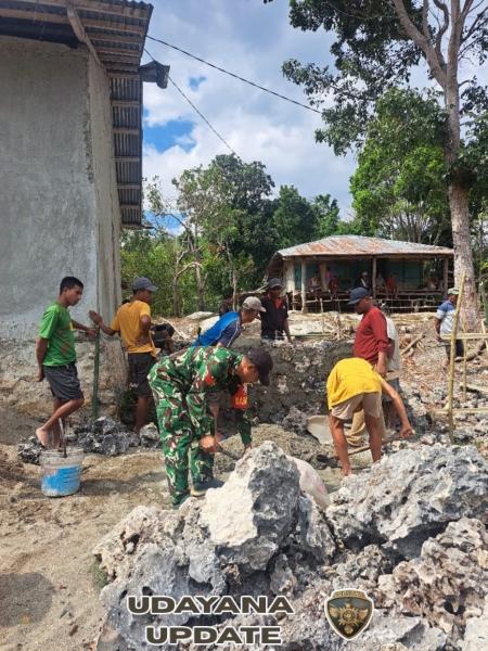 Kopka Umbu Parahi Ajak Masyarakat Bangun Pondasi Teras Menara Gereja
