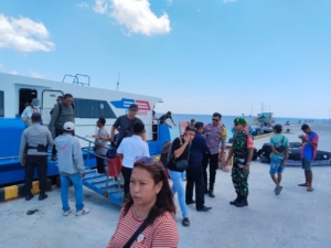 Koptu Alis Sinlae Pastikan Keamanan Kedatangan dan Keberangkatan Kapal di Pelabuhan Ba’a