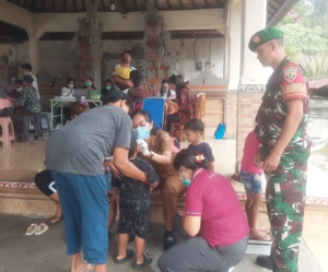 Sertu I Nyoman Yudiarta Hadir di Posyandu Paneca, Wujud Kepedulian TNI pada Tumbuh Kembang Balita