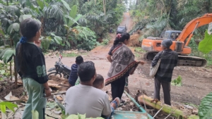 TNI dan Warga Buka Jalan Demi Ketahanan Nasional