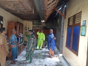 Respon Cepat, Aparat Gabungan Tangani Kebakaran Dapur Di Desa Bakas