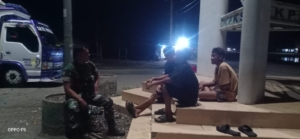 Babinsa Koramil 1628-04/Poto Tano Intensifkan Patroli Malam Demi Keamanan Warga