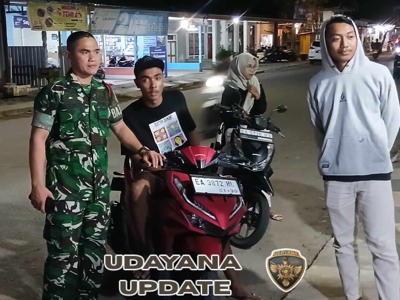 Babinsa Koramil 1628-01/Taliwang Gelar Patroli Malam, Ingatkan Warga Jaga Keamanan