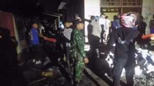 Babinsa Serka Lalu Jalimudin Bersama Aparat dan Warga Gelar Patroli Siskamling di Trikora, Bajawa