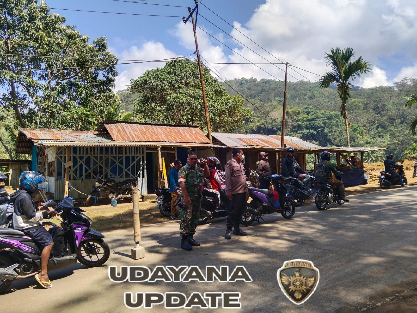 Babinsa Koramil Detusoko Aktif Lakukan Pamwil di Jalur Trans Ende–Maumere