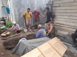 Babinsa Desa Kemuning Hadiri Pemakaman Warga Binaan